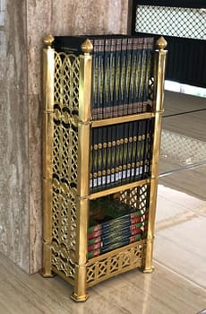 Rak Al Quran Kuningan Dan Tembaga