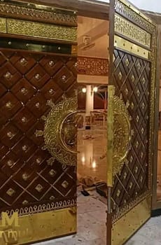 Pengrajin Pintu Masjid Nabawi Kuningan dan Tembaga Terbaik