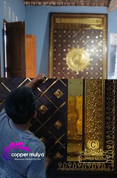 Pintu Nabawi Kuningan, Kombinasi Kayu Jati dan Kuningan