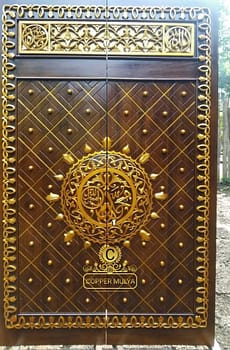 Pintu masjid nabawi tanpa kuningan