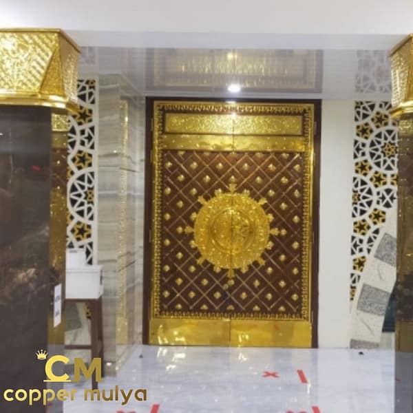 Replika Pintu Masjid Nabawi dari kuningan Tembaga