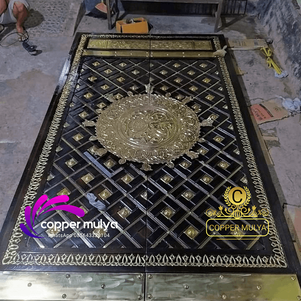 Replika pintu masjid nabawi madinah